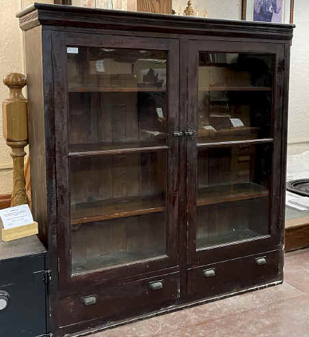 antique cabinet.jpg (334098 bytes)