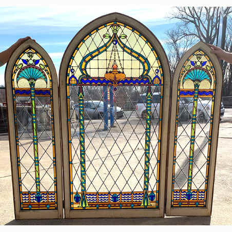 stained glass.jpg (674086 bytes)